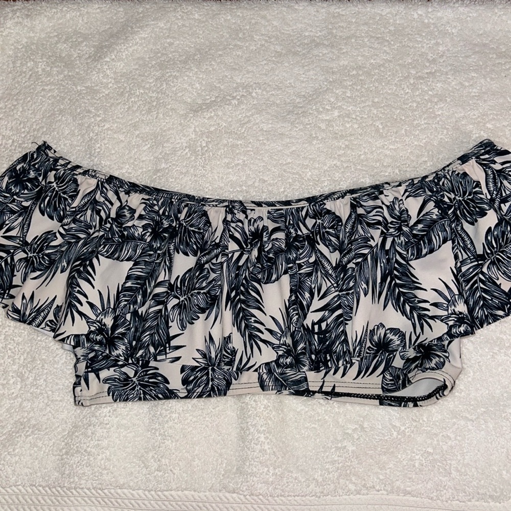 Off the shoulder palm print bikini top!